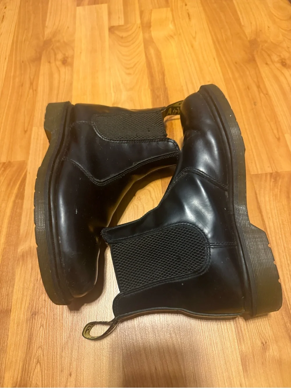 Dr. Martens Men's Black Leather Chukka Boots